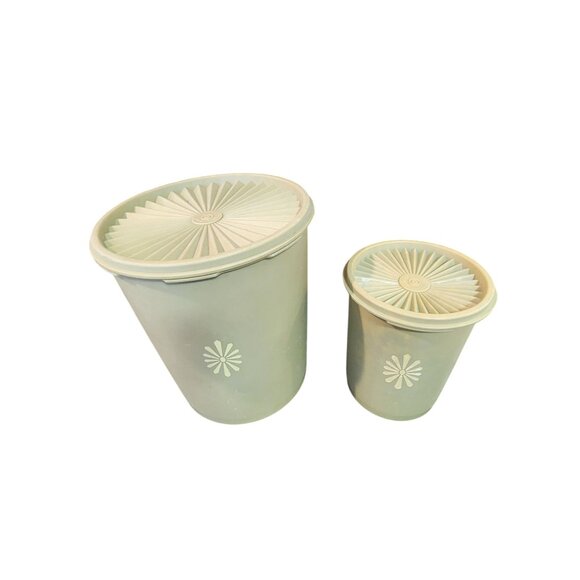Vintage Tupperware starburst Seal Canister Set Of 2 - 811-5 & 805-5 - Green Stor - Picture 1 of 5